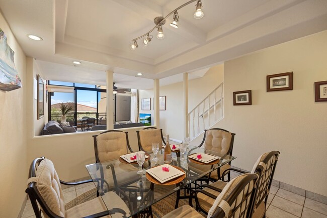 Building Photo - Stunning views, space and comfort.