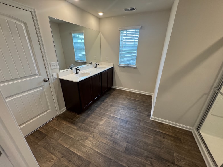 Building Photo - 29 Sedge Wren Way