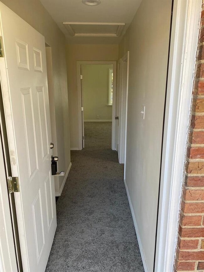 Building Photo - Fantastic 1bd/2ba home! Coming soon!