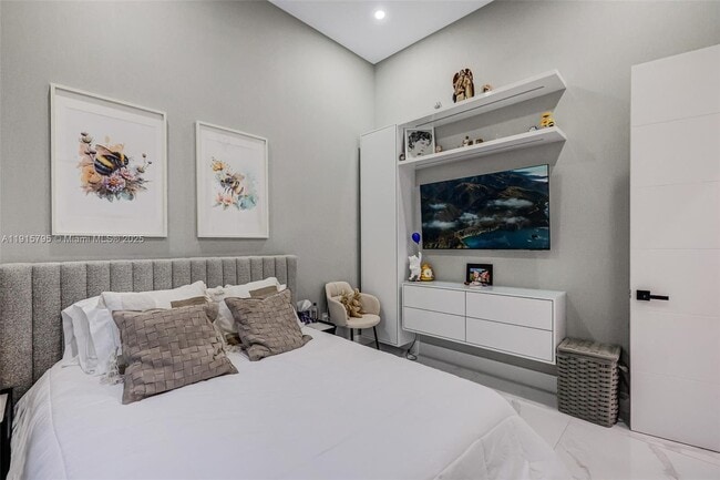 Building Photo - 250 NW 129th Ave