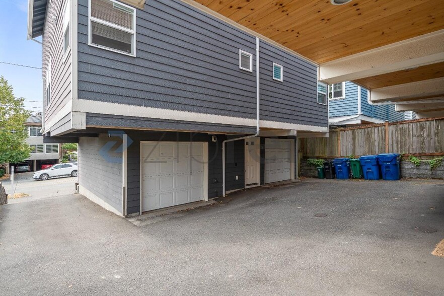 Building Photo - Unit A