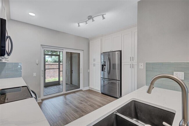 Building Photo - 12450 Berkeley Square Dr
