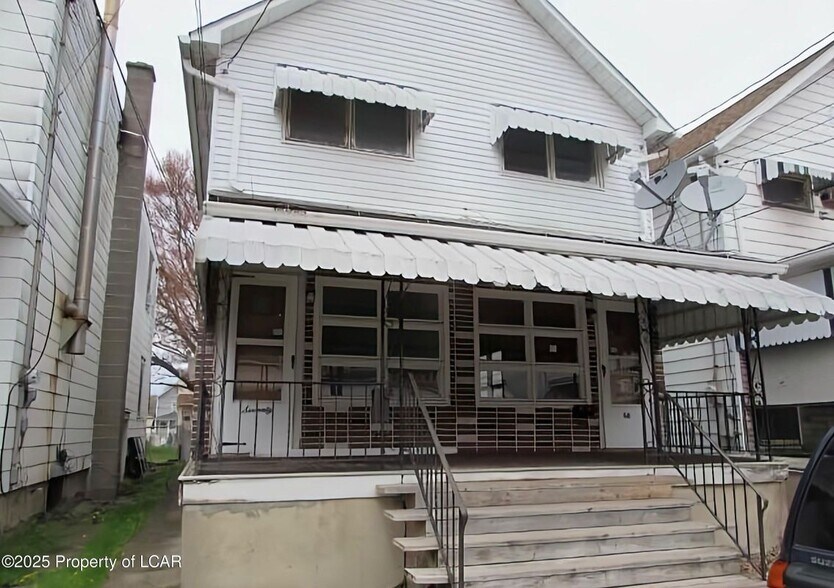 Primary Photo - 68 Luzerne St