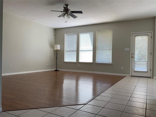 Building Photo - 12733 Serafy Ct