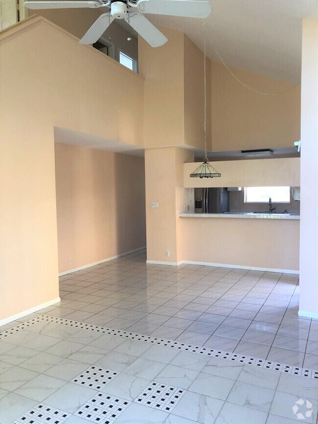 Building Photo - 2 Bedroom 2 Bath Town Home