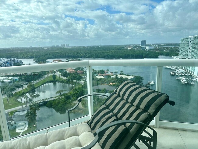 Building Photo - 16500 Collins Ave