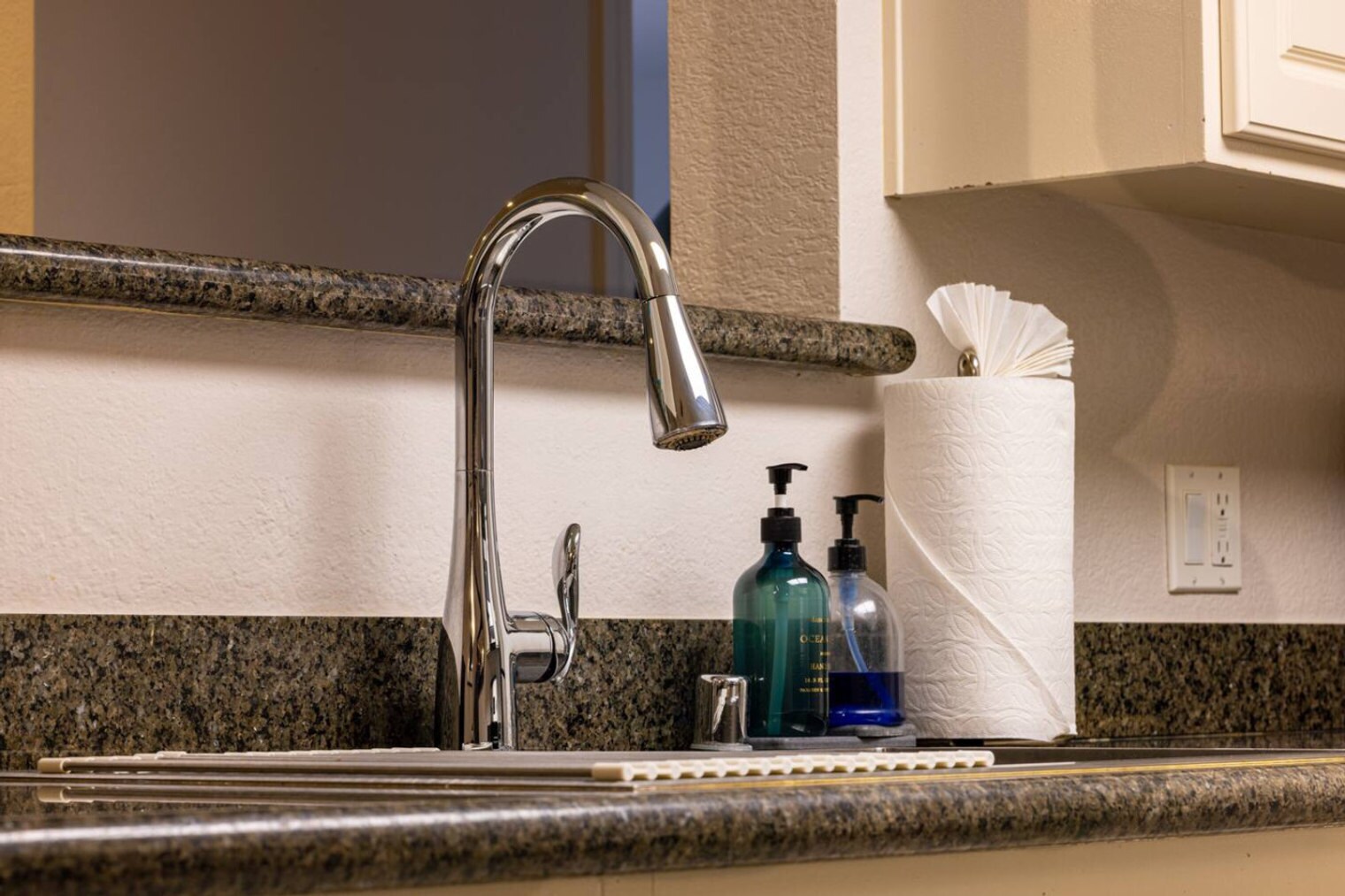 Building Photo - 12067 Alta Carmel Ct