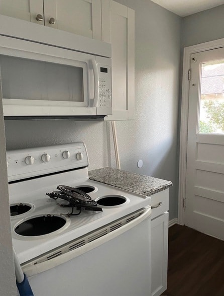 Building Photo - 210 W Willingham St