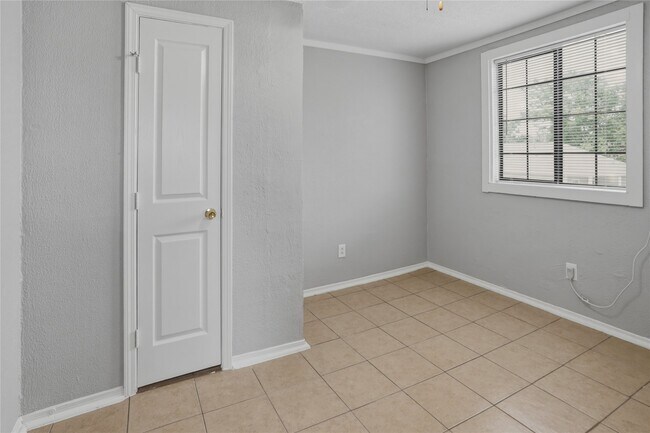 Building Photo - 6700 Avenue S