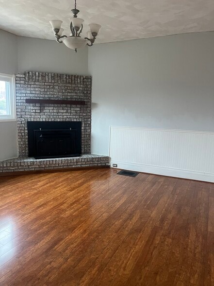 Building Photo - 422 Steck St