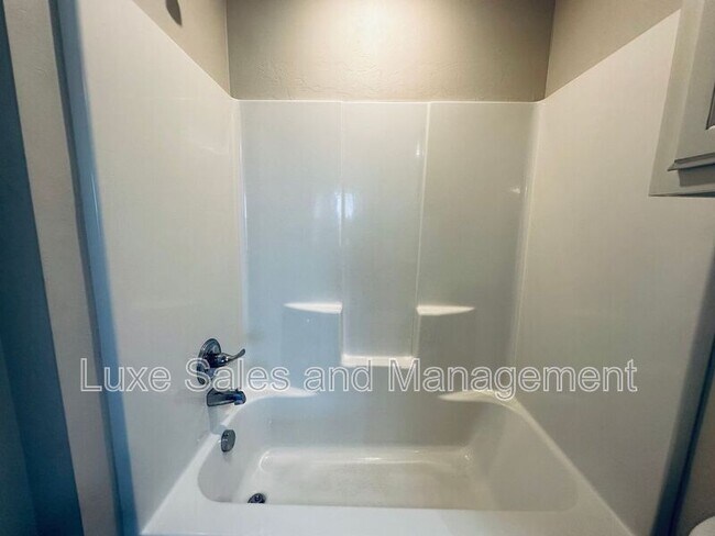 Building Photo - 11412 N Lincoln Blvd