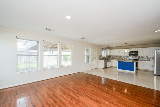 Building Photo - 8402 Brickhaven Ln