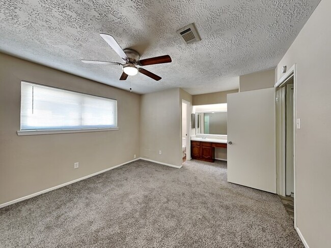 Building Photo - 2855 Pilgrims Point Dr
