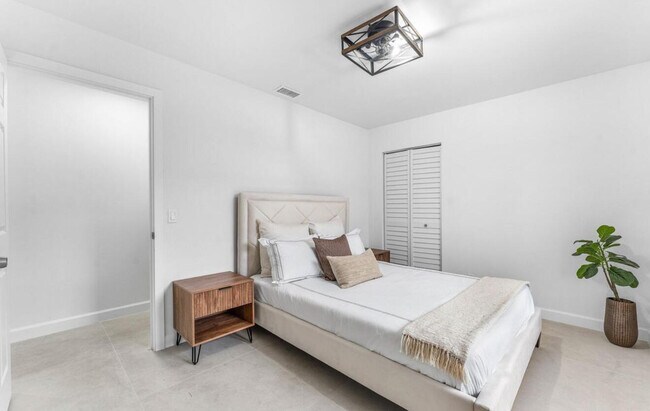 Building Photo - 608 SE 2nd Ave