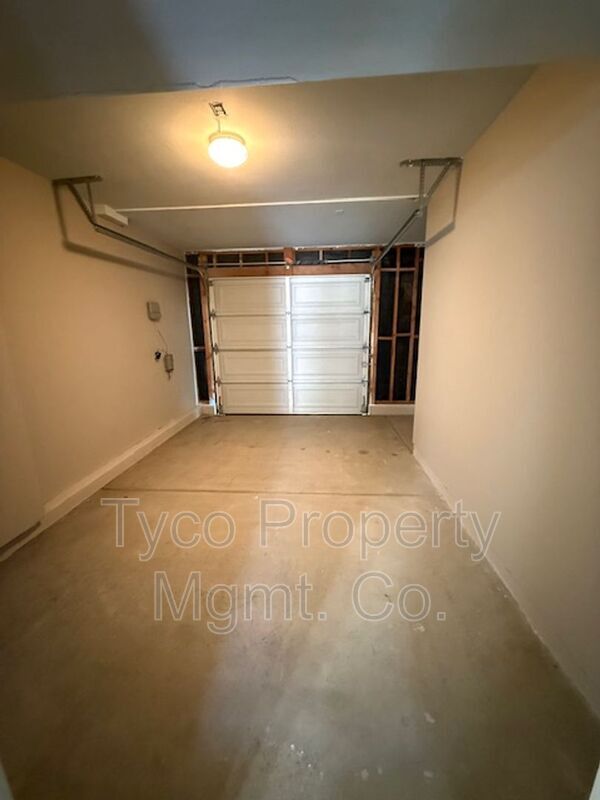 Building Photo - 1504 Welch Pl
