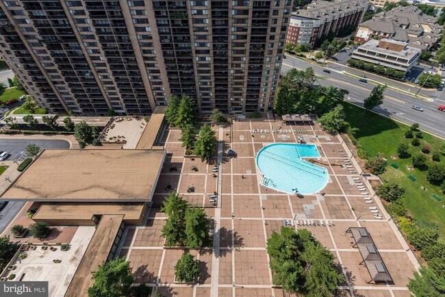 Building Photo - 3705 S George Mason Dr