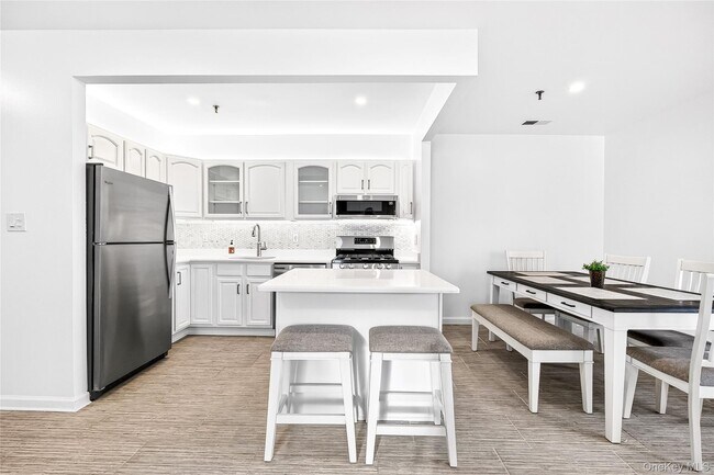 Building Photo - 1432 Outlook Ave