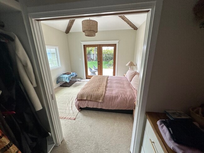 Building Photo - 1029 Chautauqua Blvd