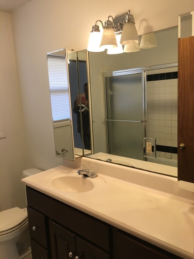 Building Photo - 409 W Dogwood St