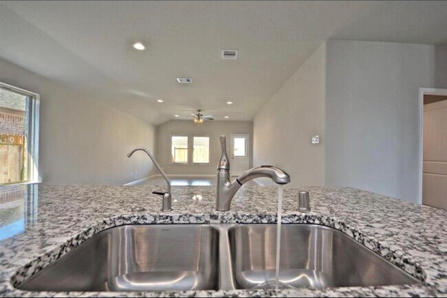 Building Photo - 7535 Keystone Blossom Trl
