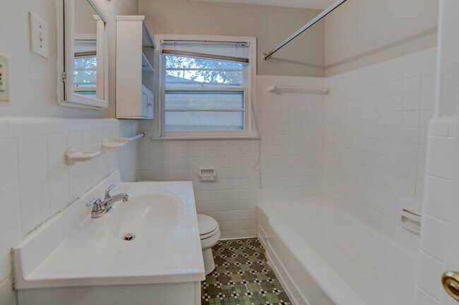 Building Photo - 3 BED 1 BATH /  TULSA FAIRGROUNDS