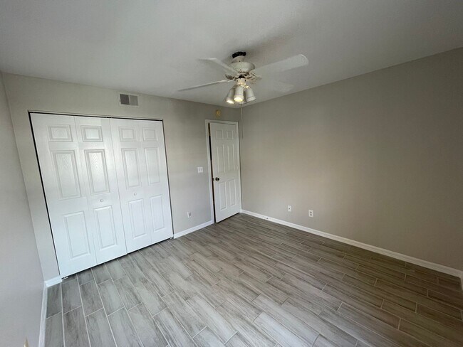 Building Photo - ANNUAL RENTAL - 2 BED/2BATH CONDO - THE MANOR AT MORTON GROVE