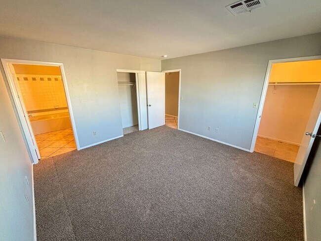 Building Photo - 6208 Yerba Ln