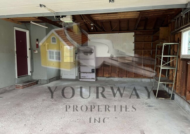 Building Photo - 212 Carmas Dr