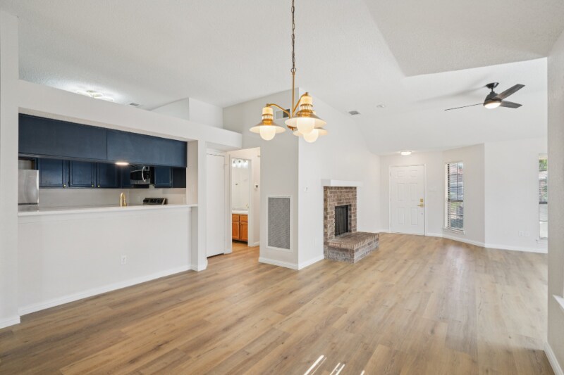 Building Photo - 558 Lee Dr