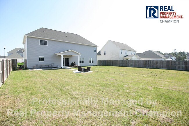 Building Photo - Gorgeous 4 BD/3.5 BA Executive Home w/Spacious Fenced Yard