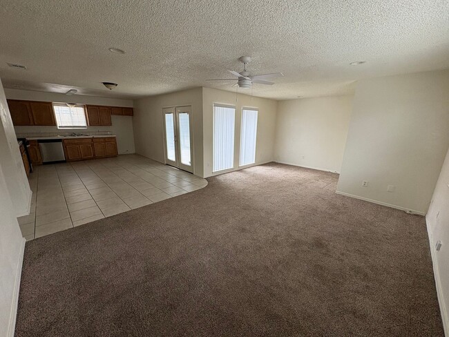 Building Photo - SE Tulare Home Near Shopping Center Rent Ready!