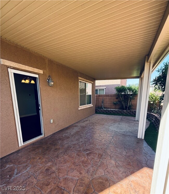 Building Photo - 693 Calamus Palm Pl