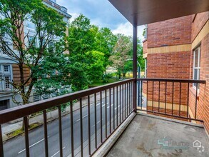 Building Photo - University Park 2 Bd/1 Bth With Fitness Ce...