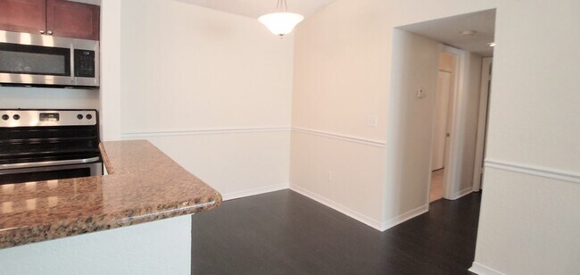 Building Photo - Beautiful Remodeled 2/1 Condo x Rent @ Villa Medici close to Theme Parks!