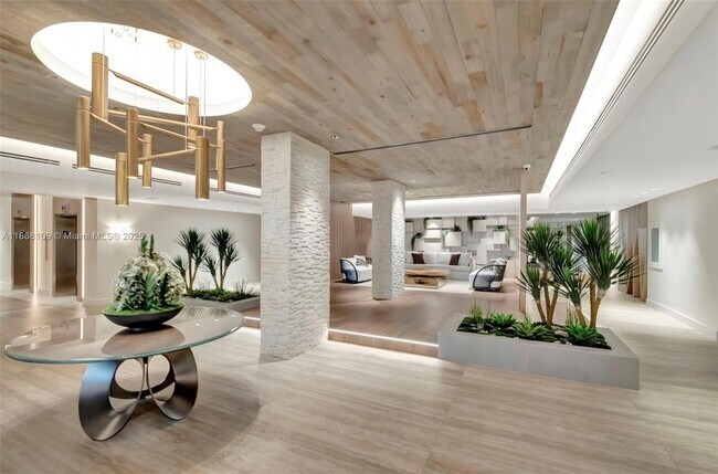 Primary Photo - 2301 Collins Ave