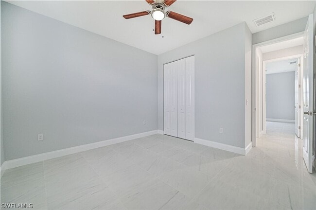 Building Photo - Gorgeous custom built 3/2/1 water front si...