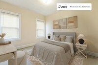 Building Photo - Private bedroom in 5 bed/1 bath Home