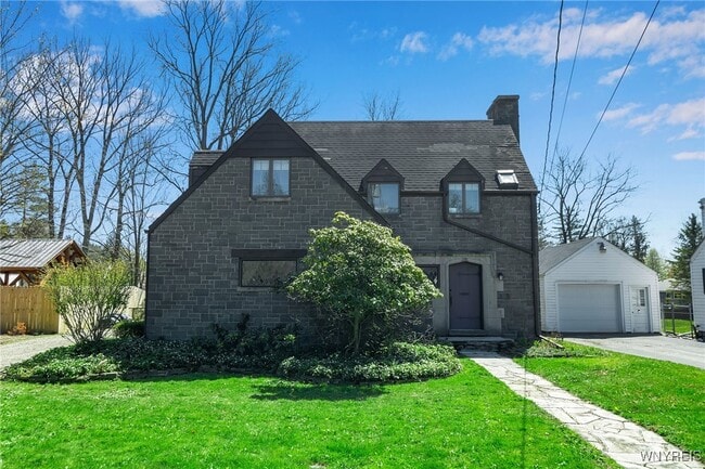 Primary Photo - 305 Girard Ave