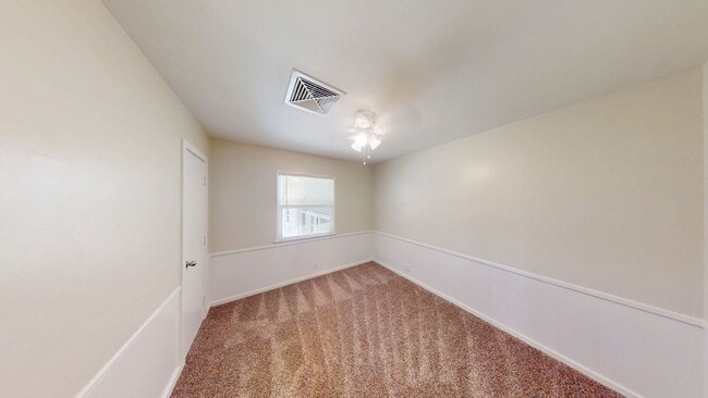 Building Photo - 3 bed 1.5 bath house + Studio Apt