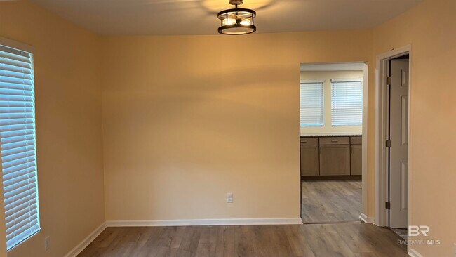 Building Photo - 7251 Pinehill Rd