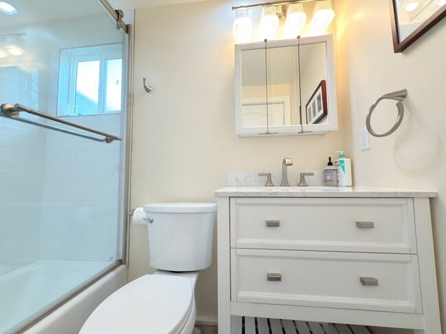Building Photo - Wonderful 1 Bed + 1 Bath ADU