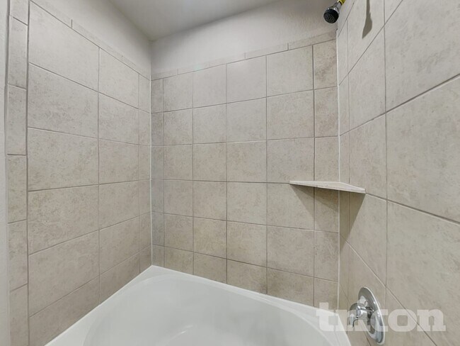 Building Photo - 13630 Paxton Blvd