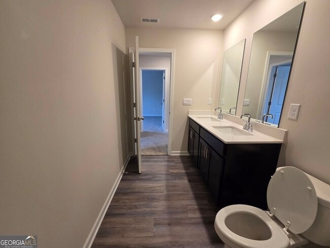 Building Photo - 167 Vly Oak Dr