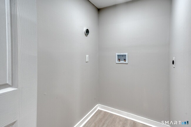 Building Photo - 41 E High St