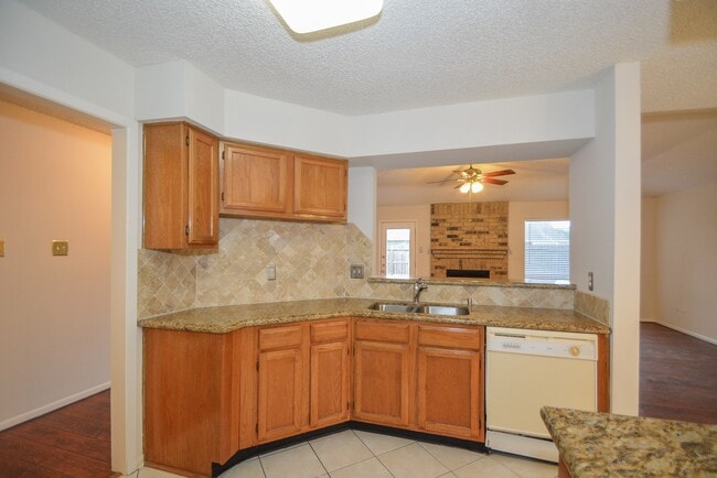 Building Photo - 3015 Sam Houston Dr