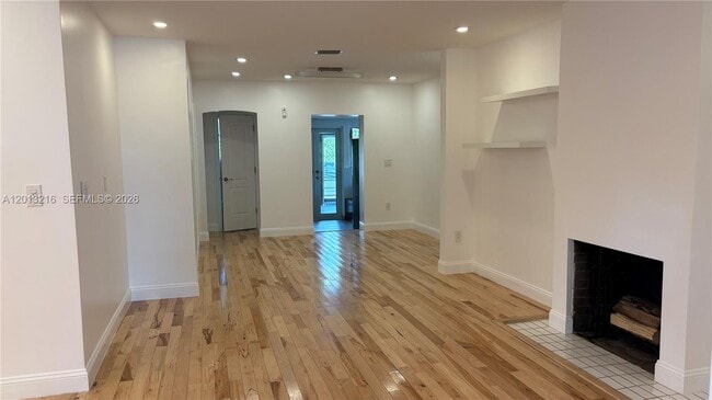 Building Photo - 250 SW 19th Rd