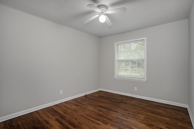 Building Photo - $1,000 Move In Special – First Month with 18 Month Lease