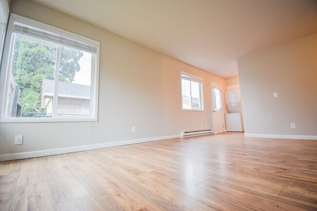 Building Photo - 3129-3133 19