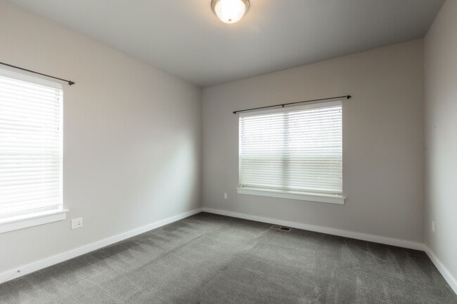 Building Photo - 16 Naomi Rose Ln