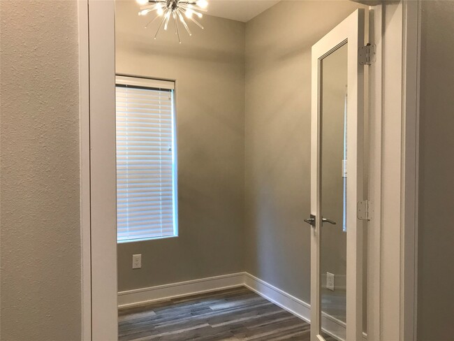 Building Photo - 1111 Edwards St